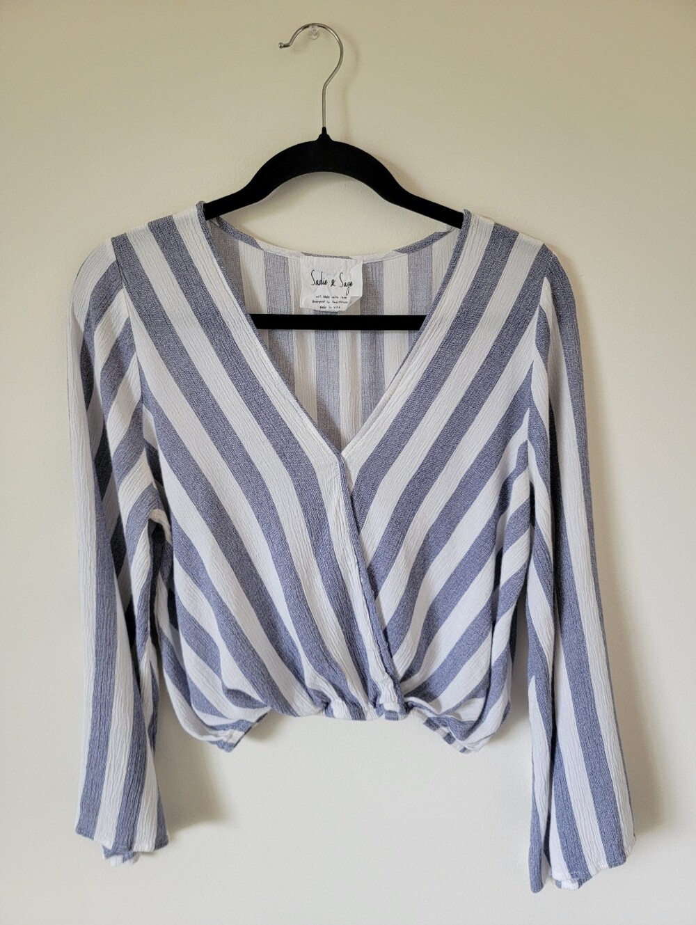 Sadie & Sage Blue and White Striped V-Neck Long Sleeve Top